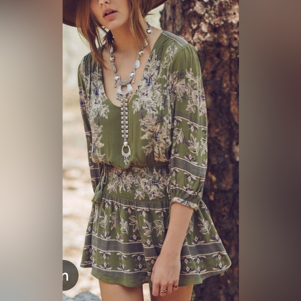 Free People boho floral mini dress. Long balloon sleeve smocked stretchy waist M
